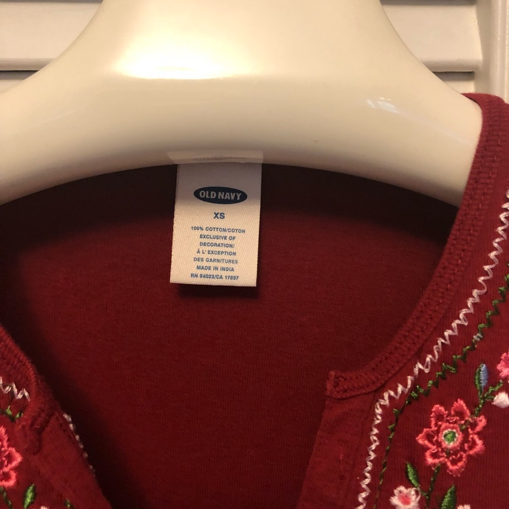 Old Navy Women’s sleeveless T - Picture 4 of 4